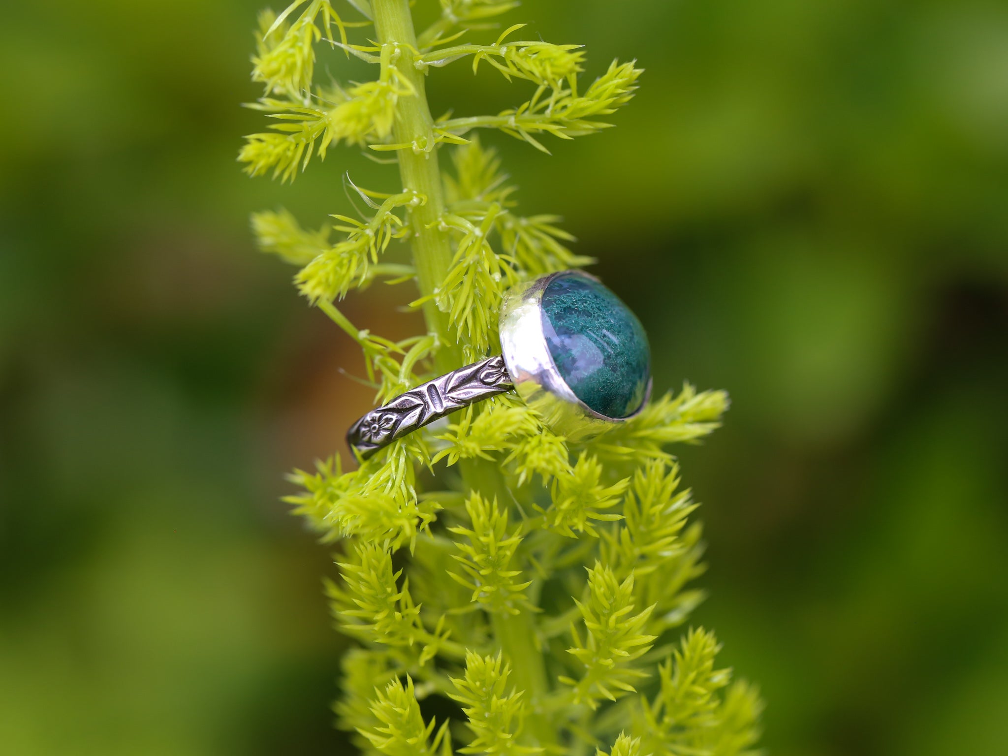 Green Moss Agate Horizontal Floral Band Ring